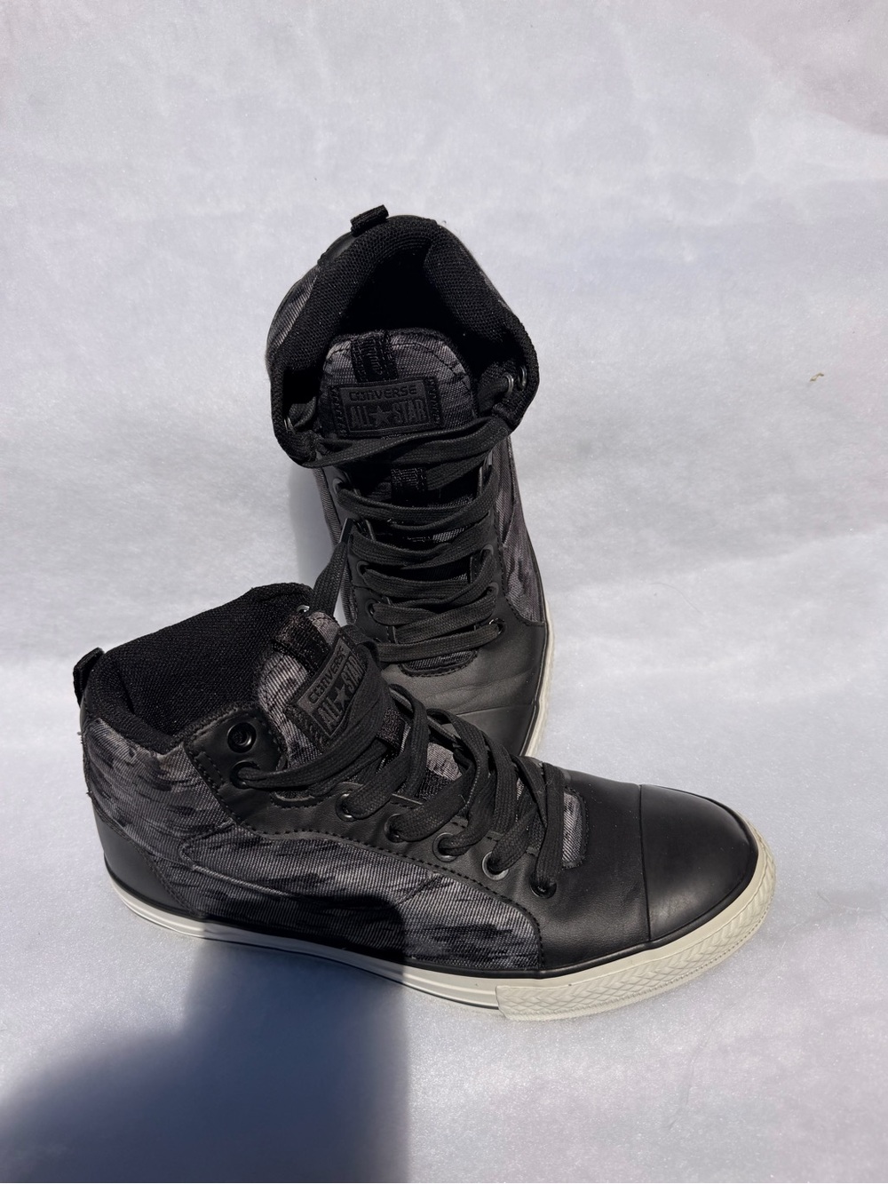 Converse Men’s Black/Gray High-Top Sneakers size 6